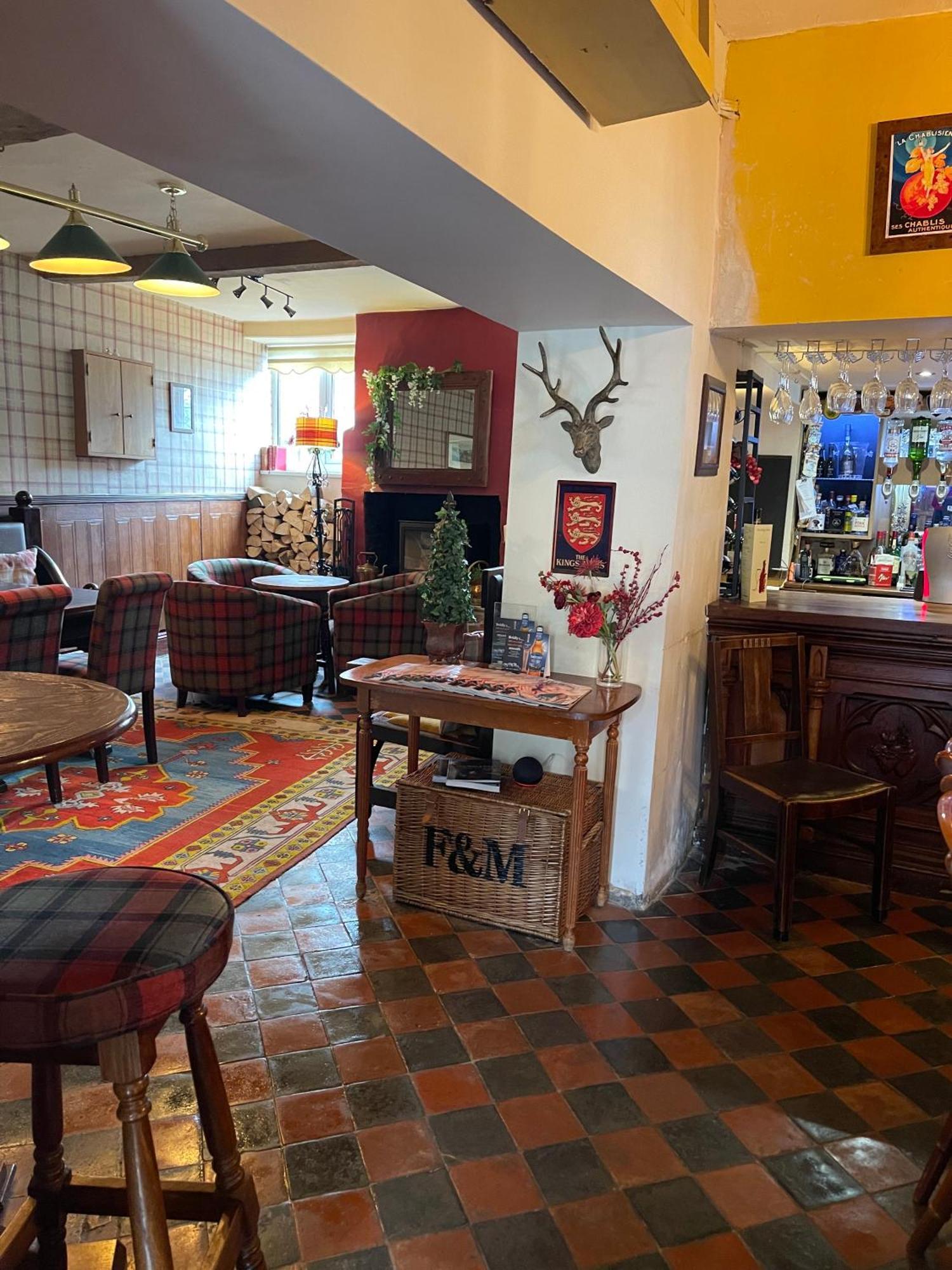 Bed and Breakfast The Kings Arms Мелтон-Моубрей Экстерьер фото